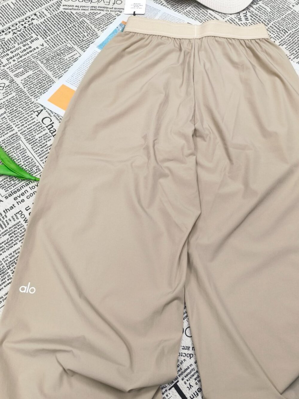 ALO Yoga Gravel Suit Up Trouser XXS~XS😄Straight Leg Pants 30" Inseam (Regular) - Picture 8 of 9